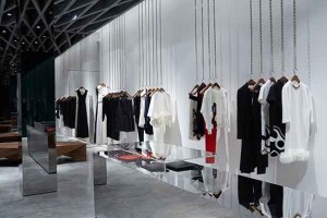 VB's flagship store.. I want the chains....